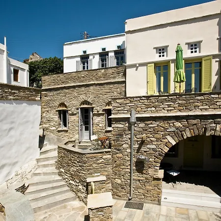 Crossroads Traditional Tripótamos