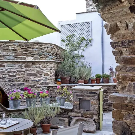 Crossroads Traditional Hotel 3*