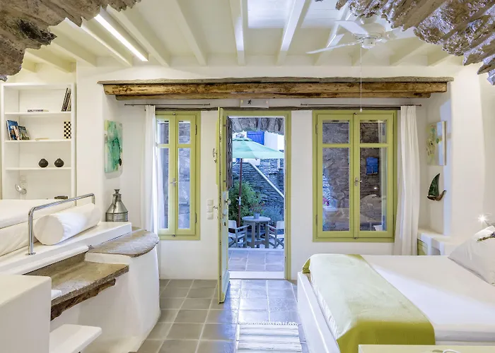 Crossroads Traditional Hotell 3*