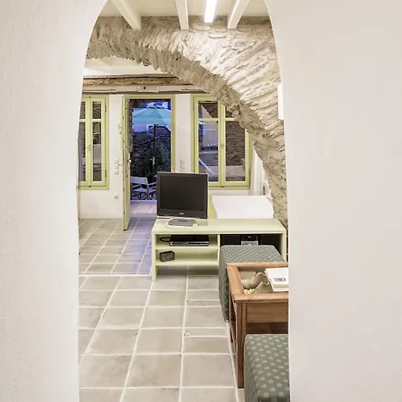 Crossroads Traditional Hotel 3*