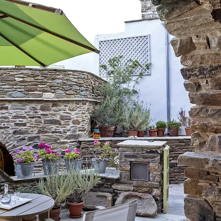 Crossroads Traditional Otel Tripótamos