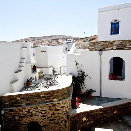 Crossroads Traditional Tripotamos (Tinos)